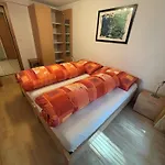 美迪木木屋酒店 *