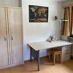 美迪木木屋酒店 *